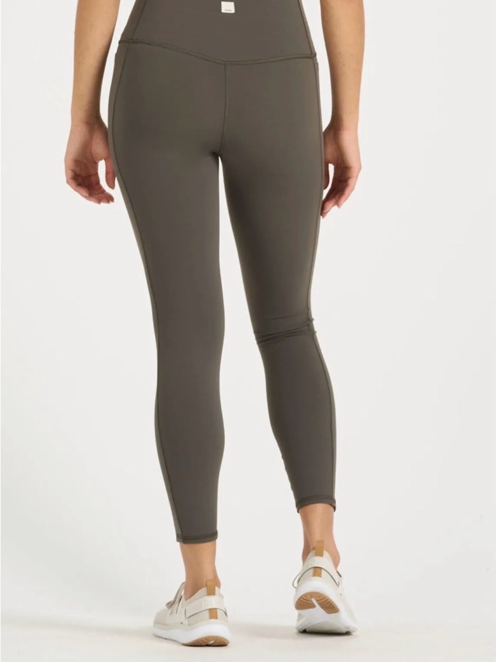 Vuori Studio Pocket Leggings in Oregano